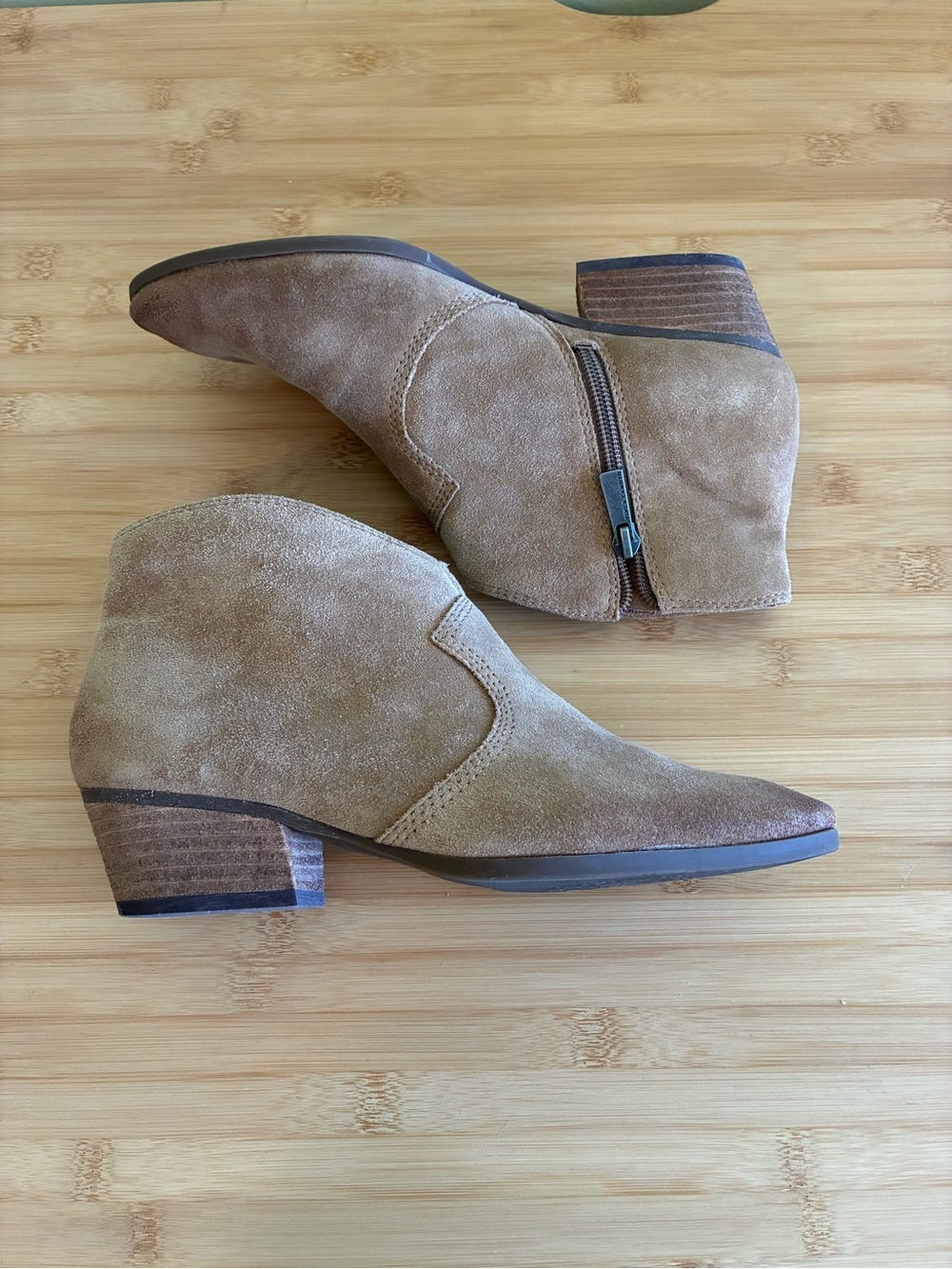 Vince Camuto Suede Ankle Booties with Side Zip Womens 8M - Picture 3 of 4